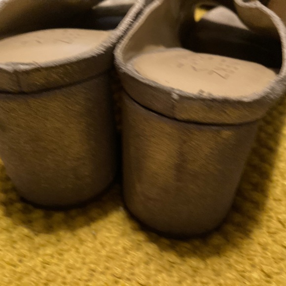 BUY NOW!!! Sparkly, gold mules! - Picture 4 of 4